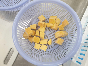 Cubos de Mango Congelados IQF Premium de Vietnam, Sabor Dulce Natural para Smoothies, Postres y Jugos, Venta al Por Mayor - Product Image 4