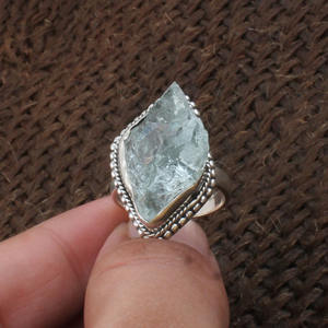 Anillo de Plata de Ley 925 Hecho a Mano con Aguamarina en Engaste de Bisel, Borde Punteado Artesanal Natural, Joyería de Piedra de Nacimiento de Marzo, Venta al por Mayor - Product Image 2