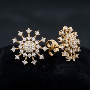 Boucles d'oreilles clous en or jaune 10k 14k 18k, motif soleil céleste, diamants de laboratoire taille ronde, pavé, motif flocon de neige en grappe - Product Image 1
