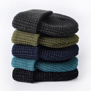 Bonnets d'hiver personnalisés avec logo brodé pour hommes et femmes, en tricot côtelé en laine mérinos, acrylique, coton, cachemire, avec logo de créateur - Product Image 5