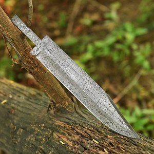 Cuchillo de Chef para Camping con Hoja de Acero de Alto Carbono, Diseño Damasco Hecho a Mano, Fabricante OEM ODM - Product Image 1
