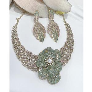 Elegante Juego de Collar y Aretes de Latón Chapado en Oro de Alta Calidad para Bodas, Fiestas, Compromisos y Uso Diario Moderno - Product Image 1