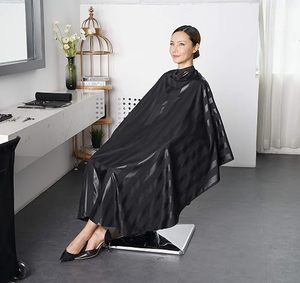 Capa de Peluquería Ecológica Tactus Industries, Poliéster Resistente al Agua, Diseño Unisex con Rayas Negras - Product Image 5