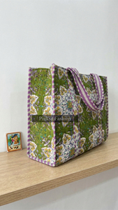 กระเป๋าโท้ทลายดอกพิมพ์ลายบล็อกอินเดียแบบควิลท์สำหรับผู้หญิง ขนาดใหญ่ เป็นมิตรกับสิ่งแวดล้อม เหมาะสำหรับฤดูร้อน ฤดูใบไม้ร่วง ฤดูหนาว ขายส่ง รับผลิตตามสั่ง - Product Image 6