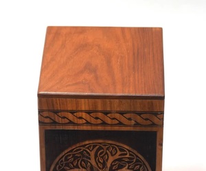 Urna artesanal de palisandro con diseño del Árbol de la Vida, caja de recuerdo para cenizas, urna funeraria hecha a mano. - Product Image 5