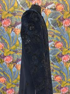 Sherwani formel pour homme, bleu prussien, orné de perles à la main, style indo-occidental, avec motifs floraux complexes et tissu en mélange de soie de qualité supérieure - Product Image 4