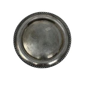 Assiette décorative en argent et plat de service alimentaire avec bordure personnalisée en laiton, compatible lave-vaisselle, sécurité alimentaire - Product Image 1