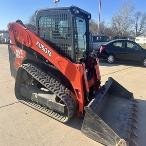 รถตักล้อยาง Kubota SVL 97-2 ปี 2020 สภาพใหม่/มือสอง เครื่องยนต์ FPT ปั๊มไฮดรอลิก KYB มอเตอร์เกียร์ แรงยกสูง ใช้งานได้นานกว่า 5 ปี - Product Image 2