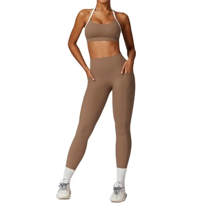 2026 tenue d'entraînement de gymnastique personnalisée pour femmes contrôle du ventre taille haute 2 pièces licou dos nu Yoga Fitness ensembles genou longueur court - Product Image 4