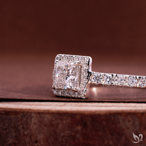 Anillo de Diamante de Laboratorio con Corte Princesa de 0.5 Quilates, Banda Delicada con Pavé, Joyería Nupcial Minimalista, Certificado IGI, Oro Blanco - Product Image 2