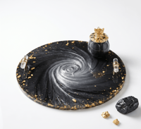 Plateau en résine époxy de forme ronde de luxe avec finition en marbre noir - Élégant plateau de service pour la décoration de la maison et de la table du salon
