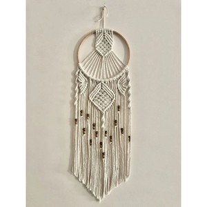 Décoration murale en macramé artisanale avec perles en bois - Design contemporain, forme rectangulaire, vente en gros en Inde - Product Image 1