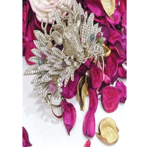 Pulsera de esposas con acabado dorado de calidad premium y piedras de circonita cúbica, ideal para mujeres y niñas, para bodas y fiestas. - Product Image 2