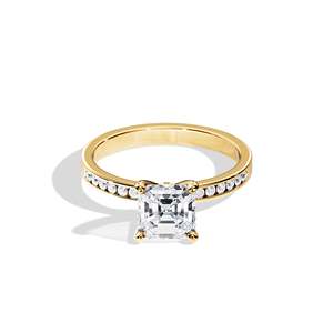 Anillo de compromiso de diamantes con corte princesa para mujer, en oro rosa, con engaste de puntas y banda pavé, estilo floral - Product Image 4