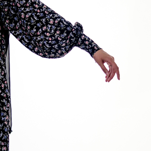 Proveedor de Abayas Premium para Mujer, Vestido Islámico de Tela Nidha Suave con Empaque Personalizado y Etiquetas de Marca - Product Image 3