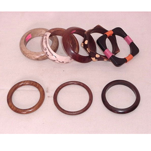 Bracelet manchette en bois naturel fait main, design naturel, bijou en bois pour femme, bracelet manchette large en bois, bracelet tendance - Product Image 5