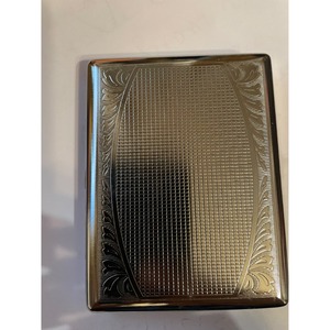 Étui à allumettes vintage en aluminium argenté avec motif floral en relief, durable pour un usage domestique - Product Image 2