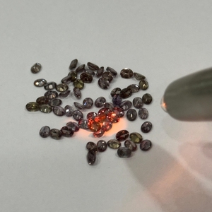 Granat naturel à changement de couleur, taille ovale 4x3mm, pierre précieuse calibrée non traitée, brun-rouge, qualité AAA, provenance Madagascar - Product Image 3