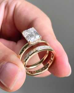 Bague surprise moderne à double bande avec diamant taille émeraude de 2,01 carats cultivé en laboratoire, en or jaune 14 carats, cadeau de mariage ou de fête pour l'amoureux - Product Image 5