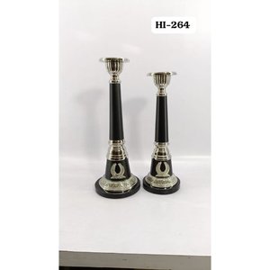 Candelabro de un solo poste de aluminio y piedra, con recubrimiento de polvo negro - Product Image 1