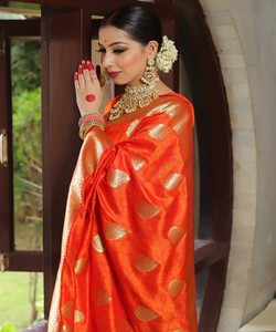 Orange Silk Saree With Gold Border Traditional Indian Wedding Wear For Women <b>Floor</b> Length Regular Fit - Product Image 2