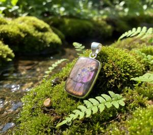 จี้คริสเตียนเงินแท้ทิเบตประดับลาบราดอไรต์ธรรมชาติ ดีไซน์ปีก สวยงามทันสมัย เหมาะสำหรับงานแต่งงานของผู้หญิง - Product Image 1