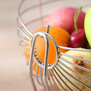 Cesta de frutas metálica modernista que aporta elegancia atemporal y encanto moderno a cualquier espacio de cocina. - Product Image 5