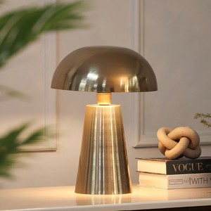 Lámpara de Mesa con Base Cónica y Domo Metálico Dorado |   Base para Bombilla E26/E27 |   Lámpara de Escritorio de Diseño Asiático Simple para Hotel |   Iluminación para el Hogar de Lujo Medio - Product Image 2