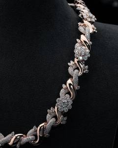 Collar de Cadena Cubana Floral en Oro Rosa con Diamantes Cultivados en Laboratorio, Corte Baguette, Joyería Unisex, Regalo Personalizado - Product Image 2