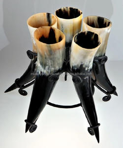 Corne à boire de style religieux de la meilleure qualité avec support en fer poli - Product Image 4