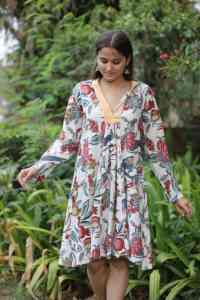 Vestido de verano de algodón indio hecho a mano elegante estampado Floral longitud Midi para fiestas y regalos de novia moda de mujer personalizada - Product Image 3