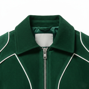 Blouson Bomber Hiver Homme Coupe Slim Col Montant Personnalisé avec Logo Frontal et Fermeture Boutonnée Coupe-Vent Respirant Style Universitaire - Product Image 3