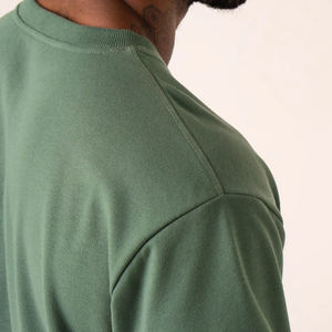 Camiseta de diseño sencillo con hombros caídos, transpirable, 100% algodón, corte holgado para hombre, camiseta de alta calidad con hombros caídos y estilo oversized. - Product Image 5