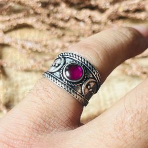 Anillo de latón con luna, banda ancha, estilo bohemio, con granate rodolita, para mujer, plata oxidada, joyería gótica llamativa, venta al por mayor - Product Image 4