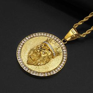 Collier pendentif médaillon lion en acier inoxydable plaqué or avec breloque couronne pièce de monnaie en strass de cristal pour soirée - Product Image 1
