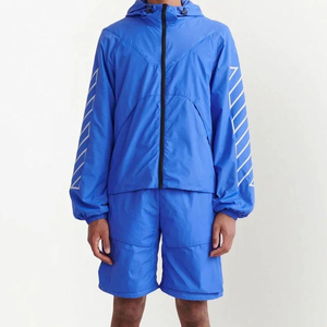 Conjunto corto cortavientos de alta demanda con contraste de color, chándal para hombre a prueba de viento, sudadera con capucha con cremallera y pantalones cortos, conjunto de dos piezas. - Product Image 1