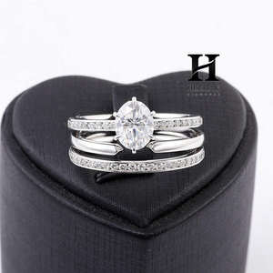 Anillo de Compromiso Personalizado de Oro Blanco de 14K con Diamante Cultivado en Laboratorio de Corte Ovalado, Halo Oculto, Certificado VVS1, Conjunto de Anillos de Boda para Mujer - Product Image 4