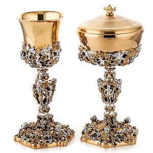 Cáliz, Ciborio y Patena Hechos a Mano de Latón Dorado, Estilo Moderno, de Alta Calidad, Artículos Religiosos, Regalo Creativo - Product Image 1