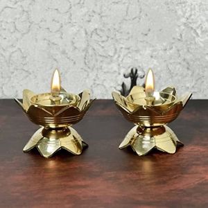 Lampe à huile Deepak élégante en laiton pour la décoration de la maison, du temple, des fêtes et des célébrations - Fabricant et exportateur en gros d'Inde - Product Image 2