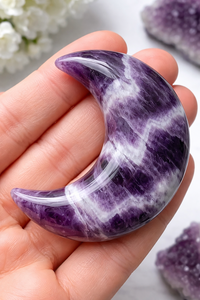 Chakralume Améthyste Chevron Naturelle Courbée en Forme de Lune, Sculptée à la Main, Cristal Violet de Guérison, Pierre Précieuse pour Méditation, Reiki, Énergie des Chakras, Décoration - Product Image 3