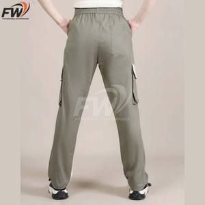 Pantalones cargo ligeros para hombre, de último estilo, con logotipo personalizado, los más vendidos, hechos en Pakistán, de secado rápido. - Product Image 4