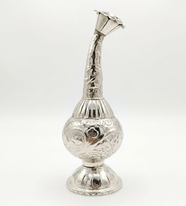 Aspersor clásico plateado para agua de rosas con un distintivo cuello curvo y boquilla de ducha para rituales de iglesias y templos. Disponible - Product Image 2