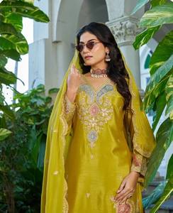 Traje Chinon de talla única con pantalón palazzo cosido, con trabajo de Dhaga y lentejuelas, para uso indio y pakistaní. - Product Image 6