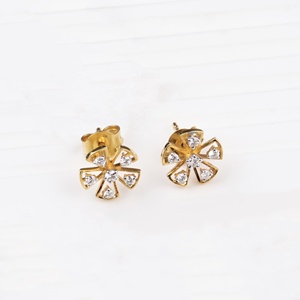 Pendientes de Oro Amarillo Sólido de 14K con Diamantes Naturales en Forma de Racimo Floral, Joyería Fina, Memoria Jewels - Product Image 1