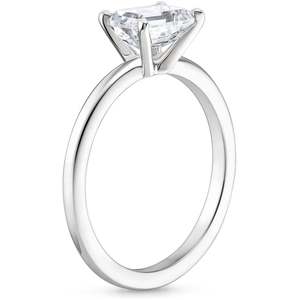 Bague de fiançailles solitaire en diamant taille émeraude en or blanc, sertie de griffes, style classique pour femme - Product Image 2