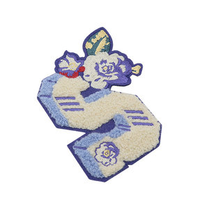 Patch brodé universel à motif clair et détails délicats, avec surpiqûres vives et fil fin, facile à coudre - Product Image 1