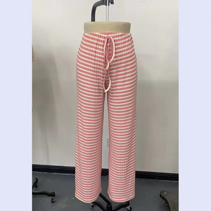 Pantalon de pyjama décontracté ample à cordon de serrage en coton (65%) et polyester (35%) pour femme, coupe large, uni ou rayé, collection 2024 - Product Image 2