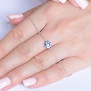 Bracelet Fleur Délicate en Saphir Bleu, Petit Saphir Rond, Chaîne Minimaliste, Bijou Élégant Pierre de Naissance - Product Image 6