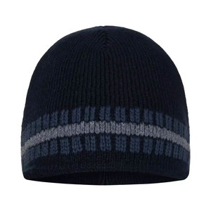 Gorro Tradicional de Mezclilla Azul Sólido con Dobladillo, Cómodo y Elegante - Product Image 1