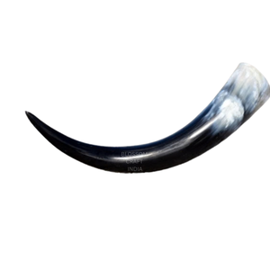 Cuerno para Beber Estilo Vikingo Rústico, Hecho a Mano con Cuerno de Vaca, Superficie Lisa, para Ferias Renacentistas, Bodas y Celebraciones - Product Image 1